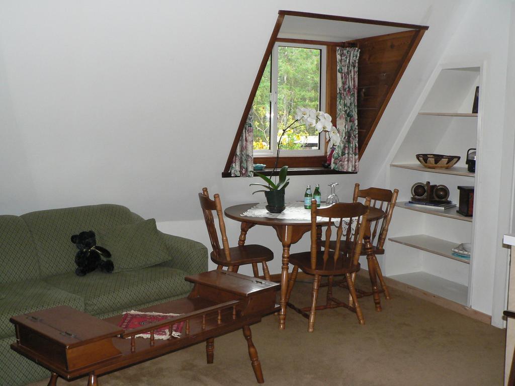 Cedar Song B&B Parksville Rum bild